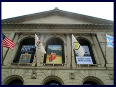 The Art Institute of Chicago 002 - Allerton Bldg, entrance at Michigan Ave